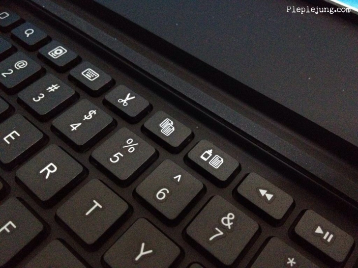 ความสามารถทีแตกต่างของ Logitech Keyboard for iPad2 และ iPad1