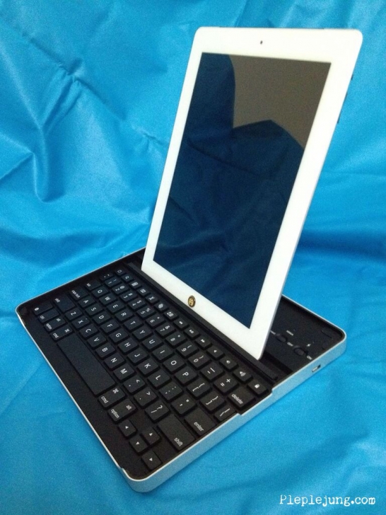ความสามารถทีแตกต่างของ Logitech Keyboard for iPad2 และ iPad1