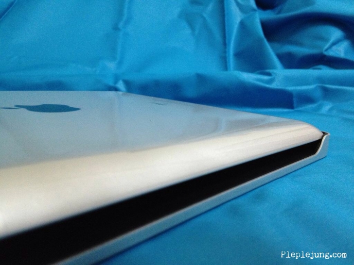 ความสามารถทีแตกต่างของ Logitech Keyboard for iPad2 และ iPad1