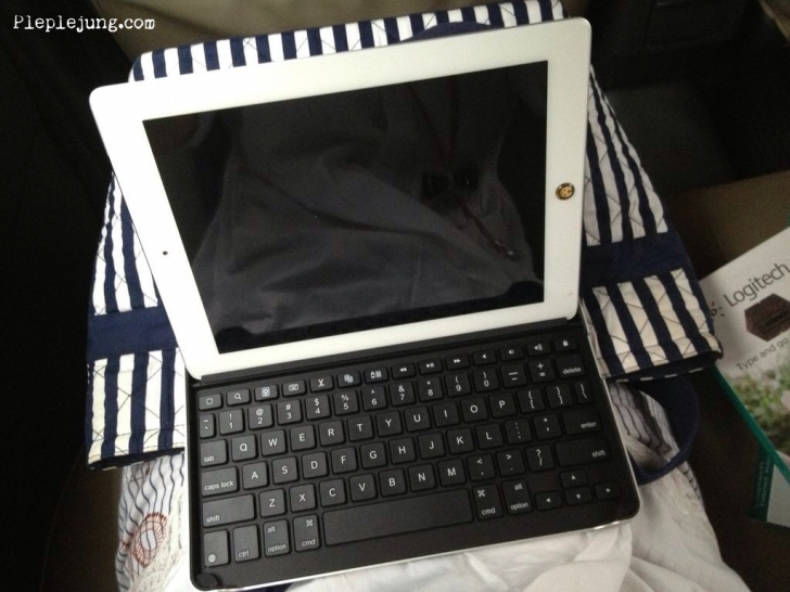 ความสามารถทีแตกต่างของ Logitech Keyboard for iPad2 และ iPad1