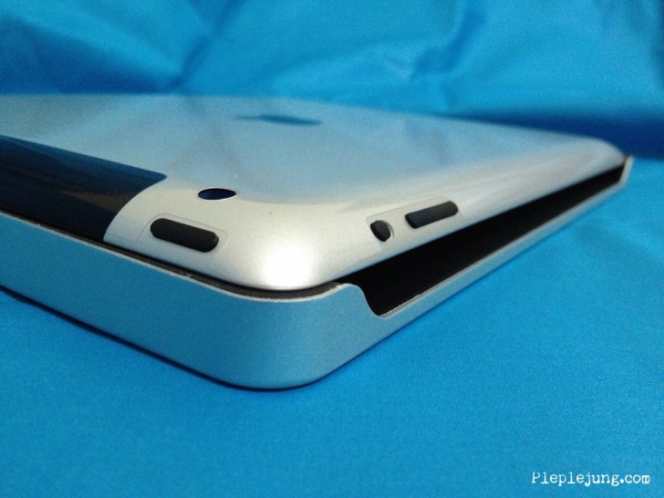 ความสามารถทีแตกต่างของ Logitech Keyboard for iPad2 และ iPad1