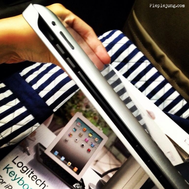 ความสามารถทีแตกต่างของ Logitech Keyboard for iPad2 และ iPad1