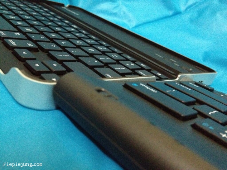 ความสามารถทีแตกต่างของ Logitech Keyboard for iPad2 และ iPad1