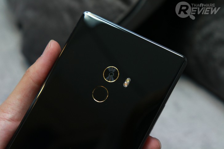 Xiaomi Mi MiX หมวยจอยักษ์ รักไร้พรมแดน กับดีไซน์ไร้ขอบ สวยสะกดทุกสายตาเมื่อแรกพบ