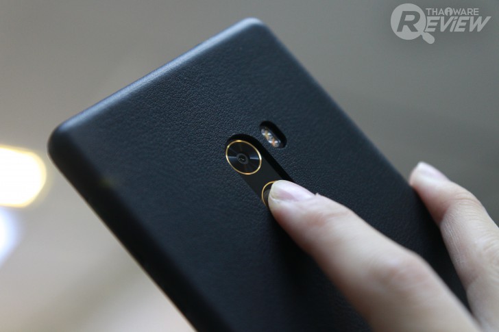 Xiaomi Mi MiX หมวยจอยักษ์ รักไร้พรมแดน กับดีไซน์ไร้ขอบ สวยสะกดทุกสายตาเมื่อแรกพบ