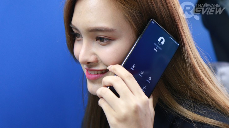 Xiaomi Mi MiX หมวยจอยักษ์ รักไร้พรมแดน กับดีไซน์ไร้ขอบ สวยสะกดทุกสายตาเมื่อแรกพบ