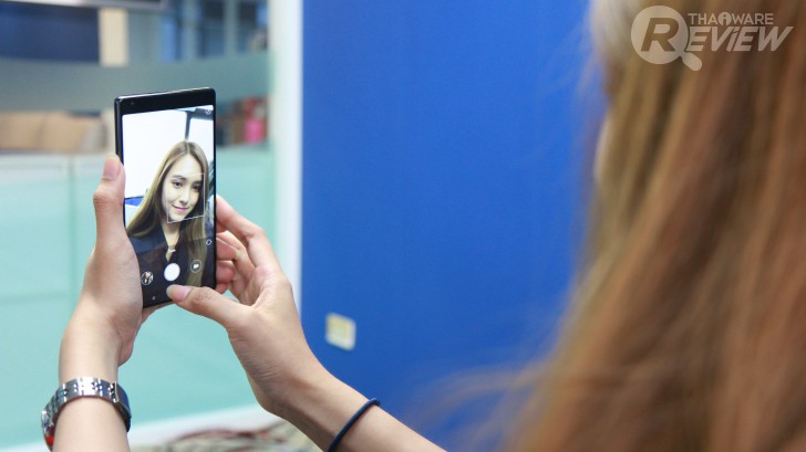 Xiaomi Mi MiX หมวยจอยักษ์ รักไร้พรมแดน กับดีไซน์ไร้ขอบ สวยสะกดทุกสายตาเมื่อแรกพบ