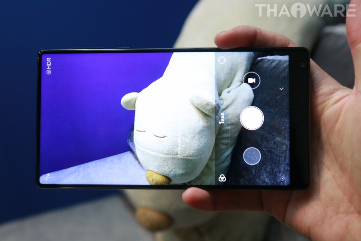 Xiaomi Mi MiX หมวยจอยักษ์ รักไร้พรมแดน กับดีไซน์ไร้ขอบ สวยสะกดทุกสายตาเมื่อแรกพบ