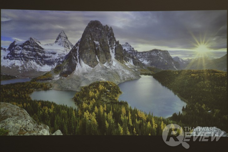 Casio XJ-A257 สลิมโปรเจคเตอร์บางเบา ภาพสวย สะดวกด้วยการฉายผ่านสมาร์ทโฟน