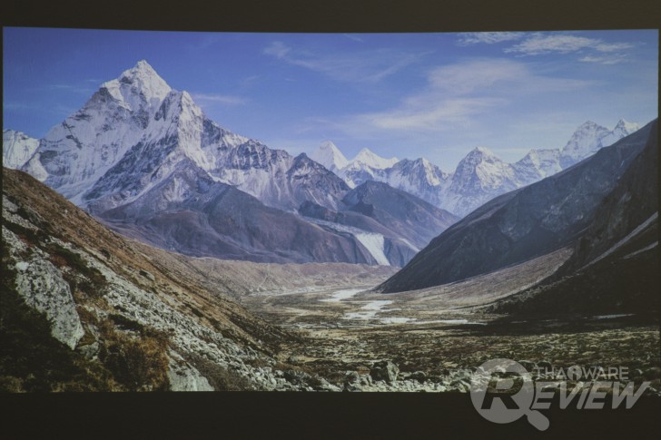 Casio XJ-A257 สลิมโปรเจคเตอร์บางเบา ภาพสวย สะดวกด้วยการฉายผ่านสมาร์ทโฟน