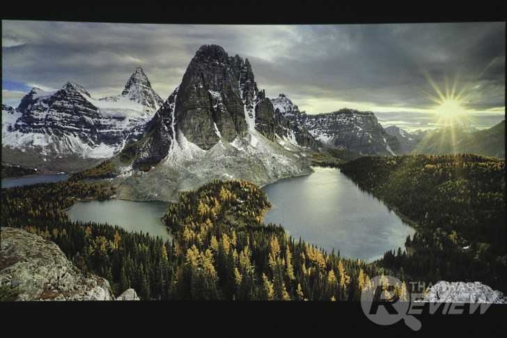 Casio XJ-A257 สลิมโปรเจคเตอร์บางเบา ภาพสวย สะดวกด้วยการฉายผ่านสมาร์ทโฟน