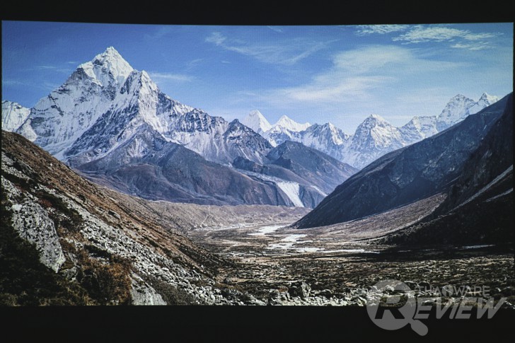 Casio XJ-A257 สลิมโปรเจคเตอร์บางเบา ภาพสวย สะดวกด้วยการฉายผ่านสมาร์ทโฟน