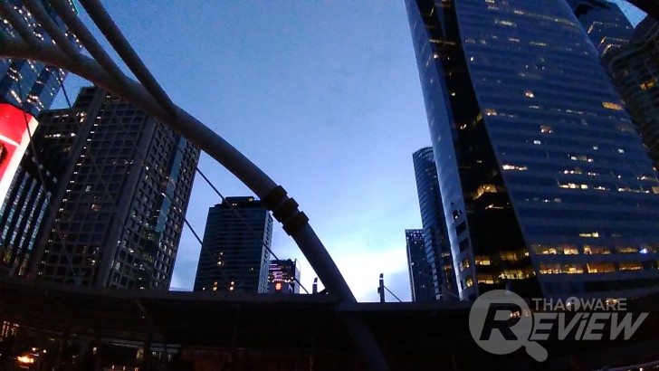 ASUS Zenfone 4 MAX Pro แบตอึดสะใจ ชัดดีด้วยกล้องคู่ กล้องหน้าเซลฟี่ ใช้งานได้ตลอดวัน