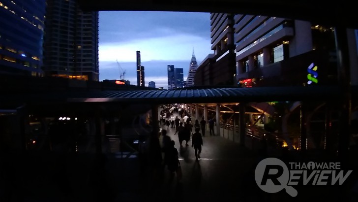 ASUS Zenfone 4 MAX Pro แบตอึดสะใจ ชัดดีด้วยกล้องคู่ กล้องหน้าเซลฟี่ ใช้งานได้ตลอดวัน