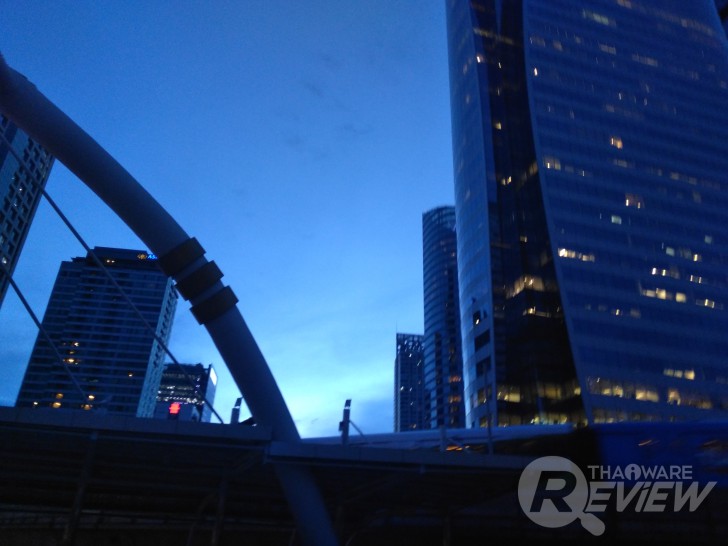 ASUS Zenfone 4 MAX Pro แบตอึดสะใจ ชัดดีด้วยกล้องคู่ กล้องหน้าเซลฟี่ ใช้งานได้ตลอดวัน