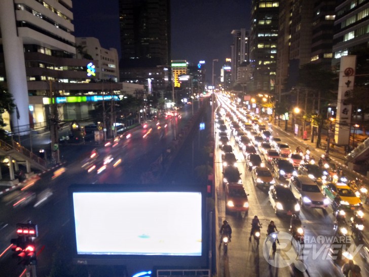 ASUS Zenfone 4 MAX Pro แบตอึดสะใจ ชัดดีด้วยกล้องคู่ กล้องหน้าเซลฟี่ ใช้งานได้ตลอดวัน