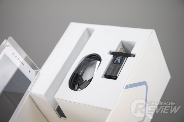 ASUS Zenfone 4 Selfie ดีไซน์สวย กล้องหน้าคู่ ถูกใจวัยเซลฟี่ ถ่ายหน้าชัดหลังเบลอได้