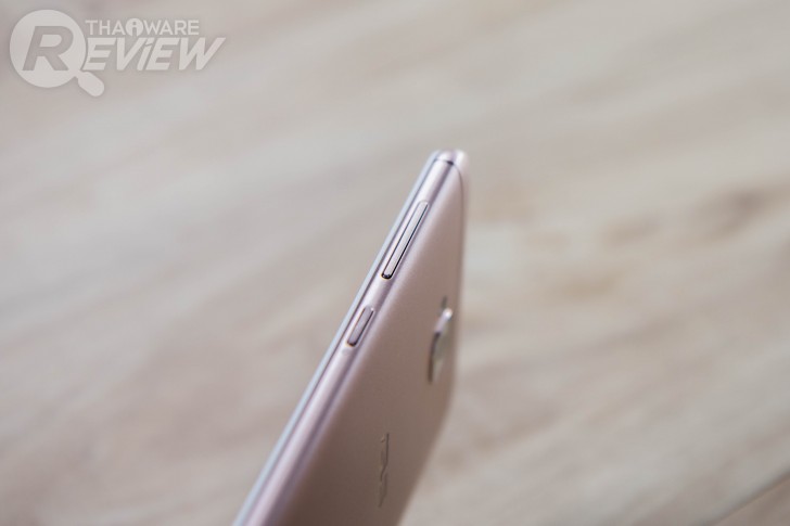 ASUS Zenfone 4 Selfie ดีไซน์สวย กล้องหน้าคู่ ถูกใจวัยเซลฟี่ ถ่ายหน้าชัดหลังเบลอได้