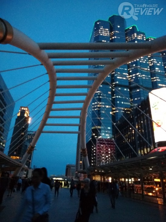 ASUS Zenfone 4 Selfie ดีไซน์สวย กล้องหน้าคู่ ถูกใจวัยเซลฟี่ ถ่ายหน้าชัดหลังเบลอได้