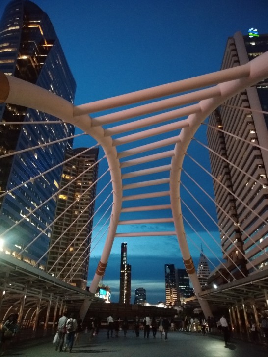 ASUS Zenfone 4 Selfie ดีไซน์สวย กล้องหน้าคู่ ถูกใจวัยเซลฟี่ ถ่ายหน้าชัดหลังเบลอได้