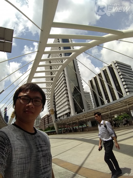 ASUS Zenfone 4 Selfie ดีไซน์สวย กล้องหน้าคู่ ถูกใจวัยเซลฟี่ ถ่ายหน้าชัดหลังเบลอได้