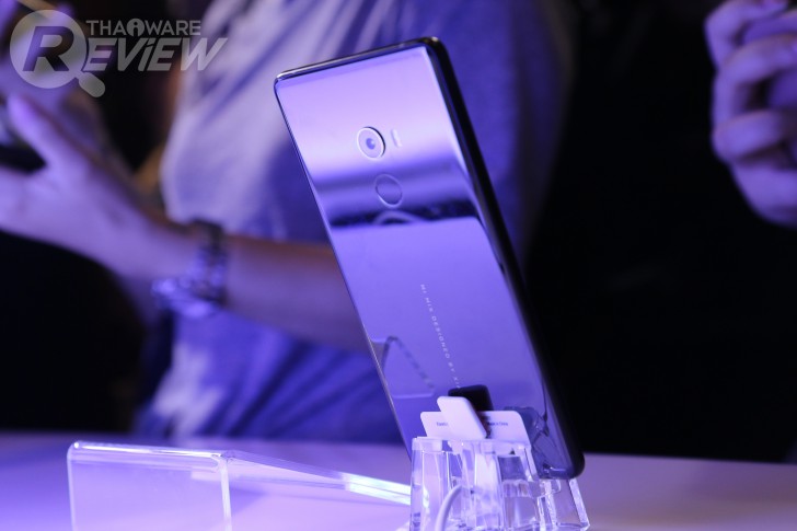 Xiaomi Mi MIX 2 สานต่อสมาร์ทโฟนไร้ขอบ พื้นผิวเซรามิก หรูหรา ราคาจับต้องง่าย