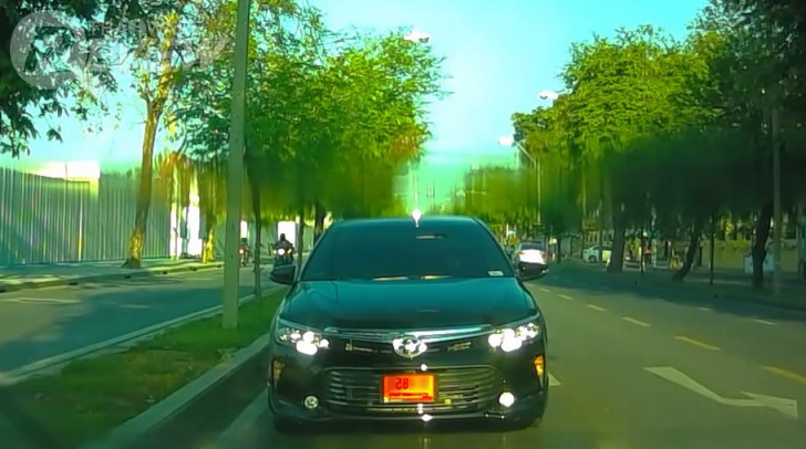 HP RC3 กล้องเสริมติดรถยนต์ ความละเอียด FullHD ติดท้ายรถก็ได้ ขยายเก็บภาพจากมุมอื่นก็ดี