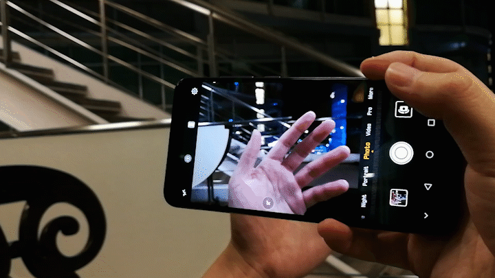 Huawei P20 Pro เรือธงข้ามรุ่น กล้องหลัง 3 เลนส์ อีกระดับของความสวยหรู Huawei P20 Pro เรือธงข้ามรุ่น กล้องหลัง 3 เลนส์ อีกระดับของความสวยหรู