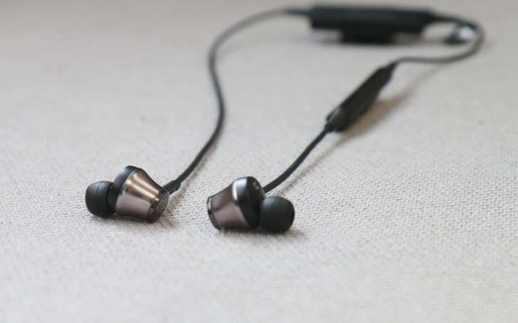 หูฟังไร้สาย ATH-CKR55BT จาก Audio-Technica เสียงดี มีไมค์ ใช้ได้นาน