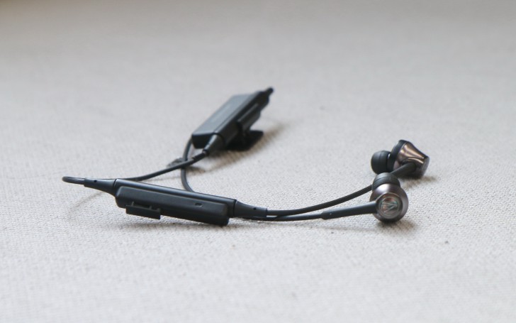 หูฟังไร้สาย ATH-CKR55BT จาก Audio-Technica เสียงดี มีไมค์ ใช้ได้นาน