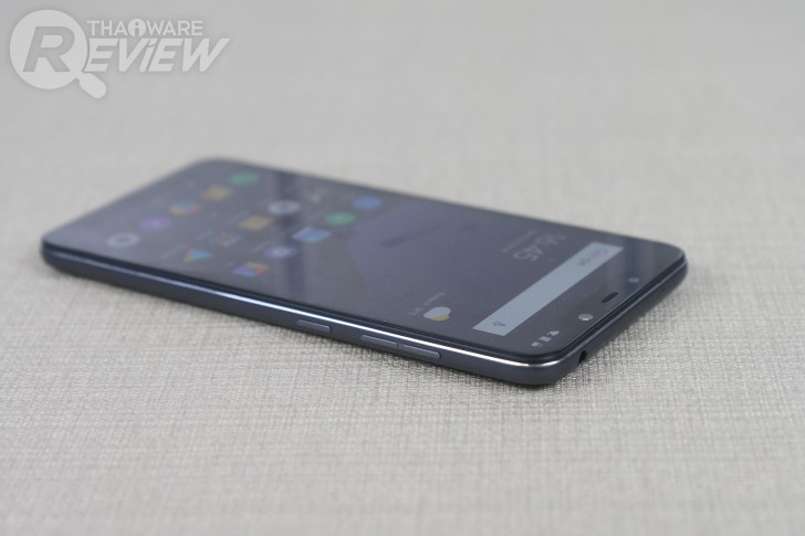 POCOPHONE F1 การกลับมาทวงบัลลังก์ของ Xiaomi ราชันแห่งความคุ้มค่า
