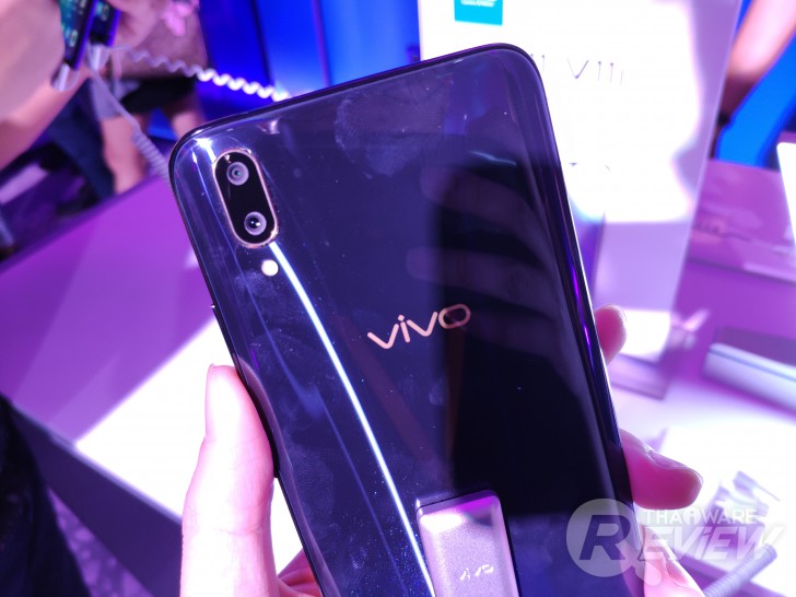 เปรียบเทียบ Vivo V11 และ V11i เลือกรุ่นไหนดี?