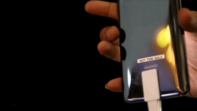 HUAWEI Mate 20 ซีรี่ย์ เปิดตัวมือถือเรือธง 3 รุ่นรวด เด่นด้วยกล้อง 3 ตัว ระบบ AI และแบตฯ อึด HUAWEI Mate 20 ซีรี่ย์ เปิดตัวมือถือเรือธง 3 รุ่นรวด เด่นด้วยกล้อง 3 ตัว ระบบ AI และแบตฯ อึด