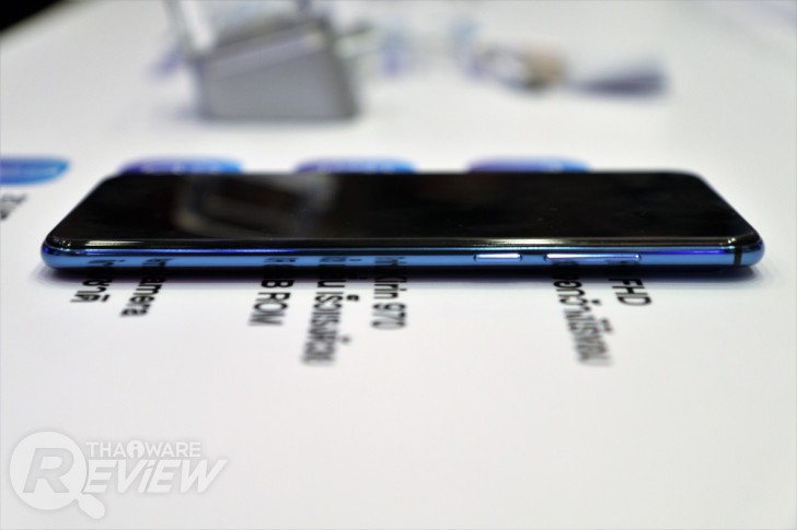 Huawei nova 4 มือถือจอมีรูแบบ Punch Display รุ่นแรกในไทย สเปกแรง กล้องหลัง 3 ตัว