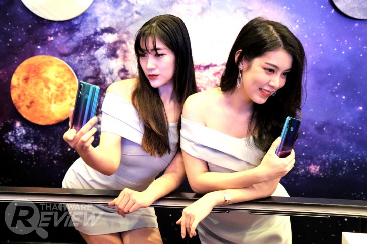 Huawei nova 4 มือถือจอมีรูแบบ Punch Display รุ่นแรกในไทย สเปกแรง กล้องหลัง 3 ตัว