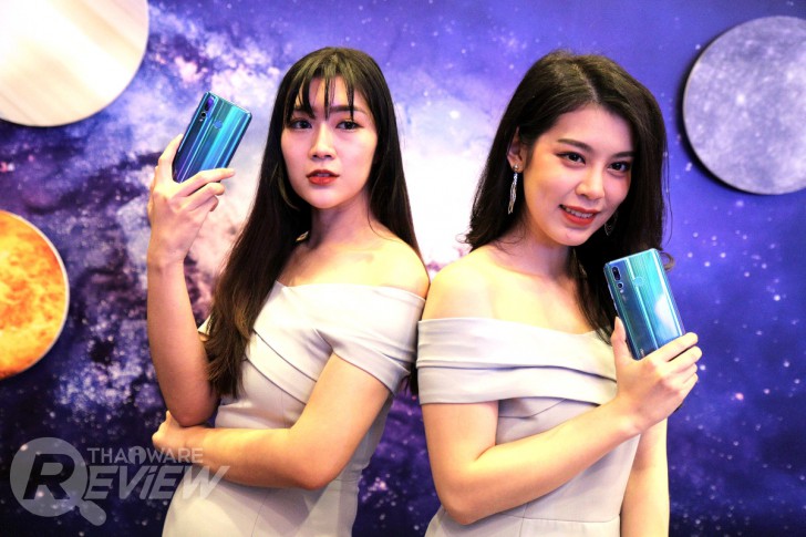 Huawei nova 4 มือถือจอมีรูแบบ Punch Display รุ่นแรกในไทย สเปกแรง กล้องหลัง 3 ตัว