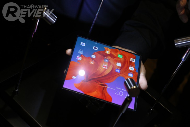 Huawei Mate X สมาร์ทโฟนจอพับ เปลี่ยนจอมือถือให้เป็นไซส์แท็บเล็ต ใหญ่สะใจ!