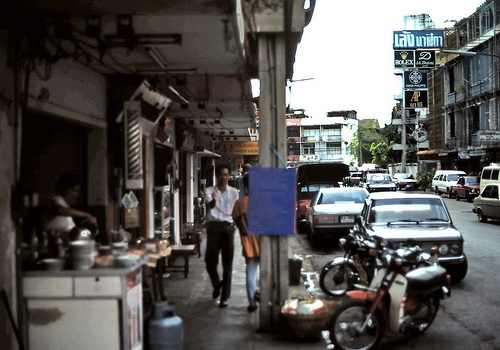 Street Food เสน่ห์ของการท่องเที่ยว หรือความไร้ระเบียบที่ยากจะแก้ไข