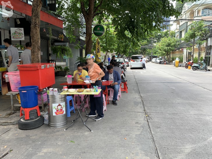 Street Food เสน่ห์ของการท่องเที่ยว หรือความไร้ระเบียบที่ยากจะแก้ไข