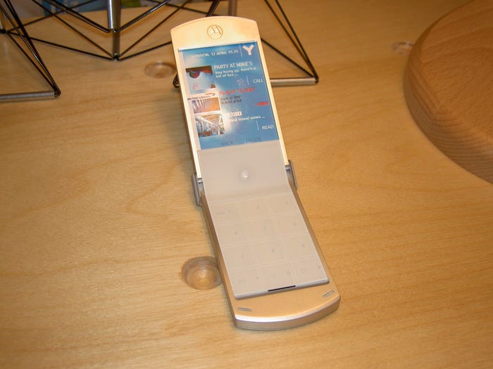 RAZR V3 มือถือที่แหกกฏของ Motorola จนประสบความสำเร็จกลายเป็นตำนาน RAZR V3 มือถือที่แหกกฏของ Motorola จนประสบความสำเร็จกลายเป็นตำนาน