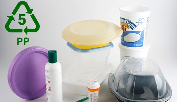 สงสัยไหมว่าสัญลักษณ์ลูกศรสามเหลี่ยมและตัวเลขบนผลิตภัณฑ์พลาสติกคืออะไรกันแน่?