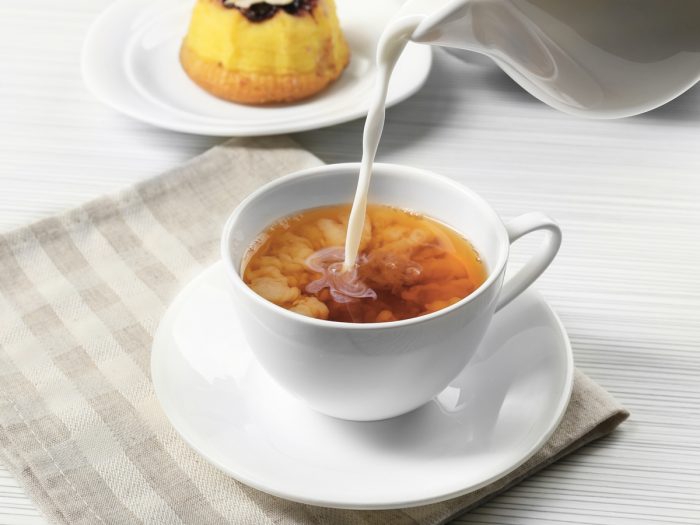 การชงชานมควร "ใส่นมก่อนชา" หรือ "ใส่ชาก่อนนม" กันนะ!? การชงชานมควร "ใส่นมก่อนชา" หรือ "ใส่ชาก่อนนม" กันนะ!?