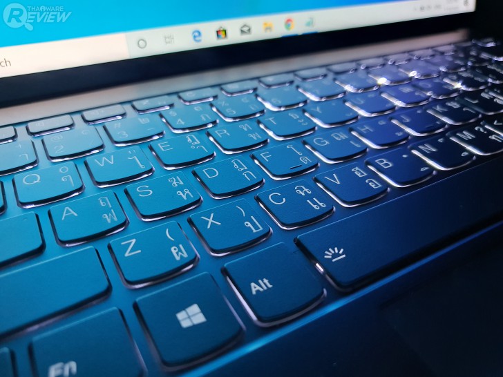 Lenovo YOGA S940 อัลตร้าบุ๊คลุคเซ็กซี่ ขอบจอบางเฉียบ