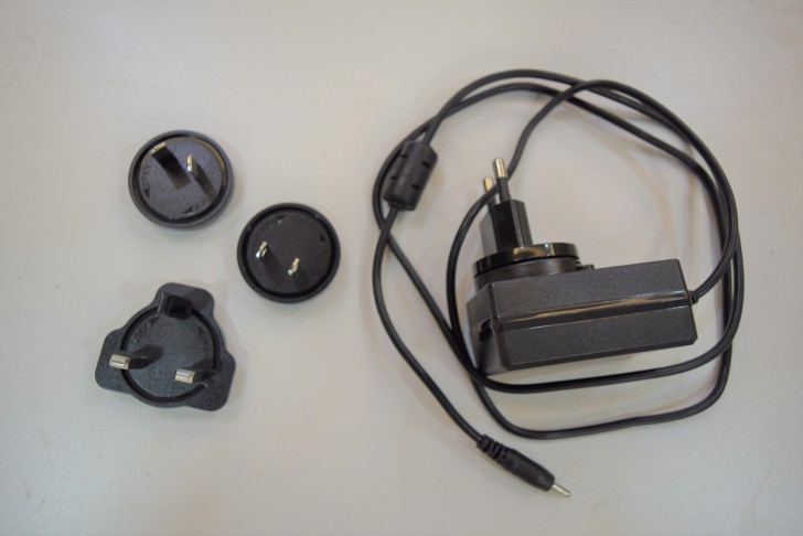 BenQ GV1 มินิโปรเจคเตอร์พกพา เชื่อมต่อ Wi-Fi ได้ พร้อมลำโพง Bluetooth ในตัว