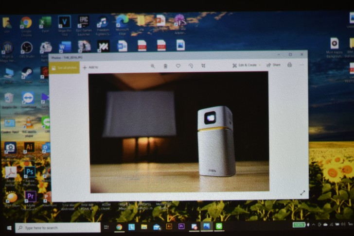 BenQ GV1 มินิโปรเจคเตอร์พกพา เชื่อมต่อ Wi-Fi ได้ พร้อมลำโพง Bluetooth ในตัว