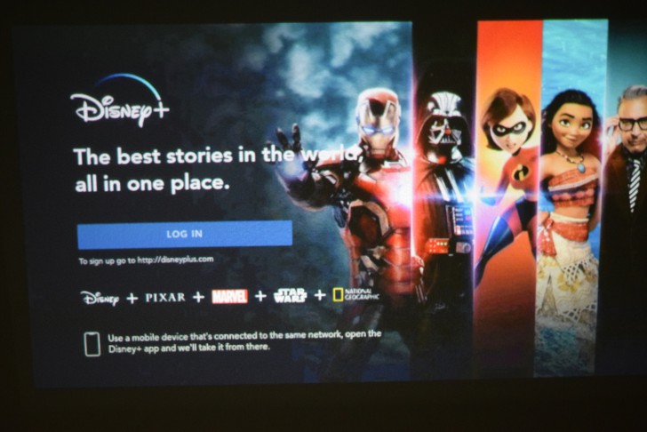 BenQ GV1 มินิโปรเจคเตอร์พกพา เชื่อมต่อ Wi-Fi ได้ พร้อมลำโพง Bluetooth ในตัว