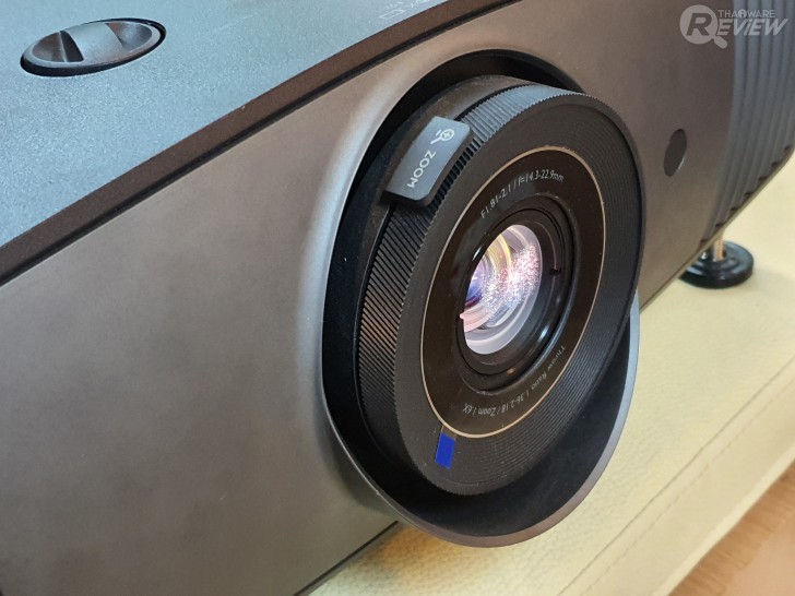 โปรเจคเตอร์ BenQ W5700 สัมผัสอรรถรสแบบโรงหนังส่วนตัว ในราคาที่เอื้อมถึง