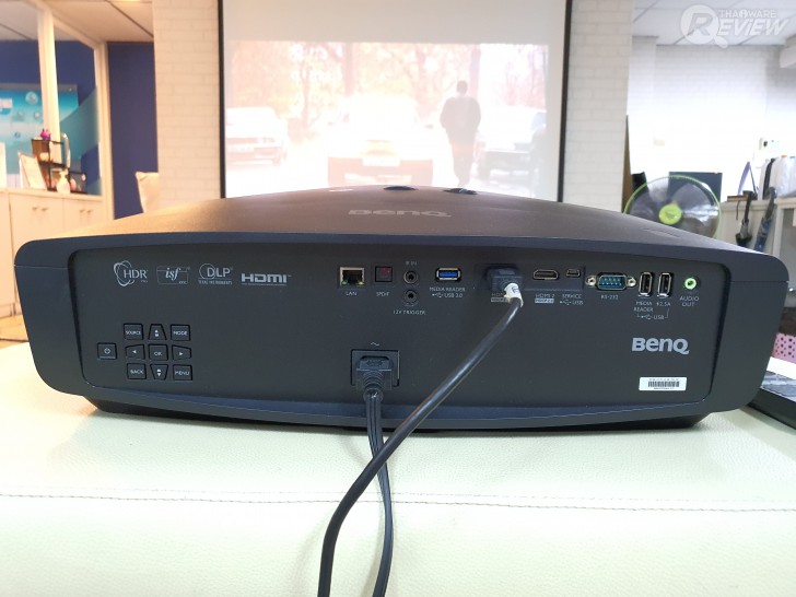 โปรเจคเตอร์ BenQ W5700 สัมผัสอรรถรสแบบโรงหนังส่วนตัว ในราคาที่เอื้อมถึง