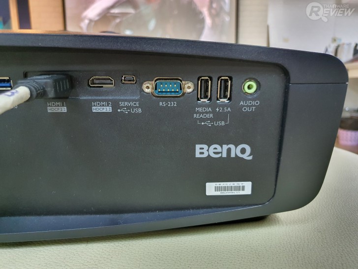 โปรเจคเตอร์ BenQ W5700 สัมผัสอรรถรสแบบโรงหนังส่วนตัว ในราคาที่เอื้อมถึง