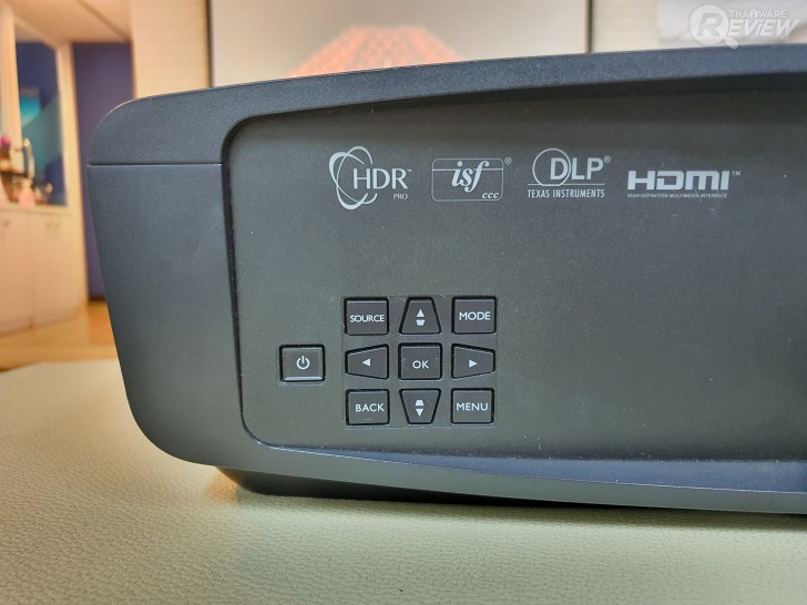 โปรเจคเตอร์ BenQ W5700 สัมผัสอรรถรสแบบโรงหนังส่วนตัว ในราคาที่เอื้อมถึง